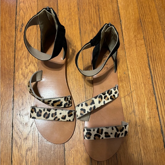 Able Sandals - Picture 1 of 3